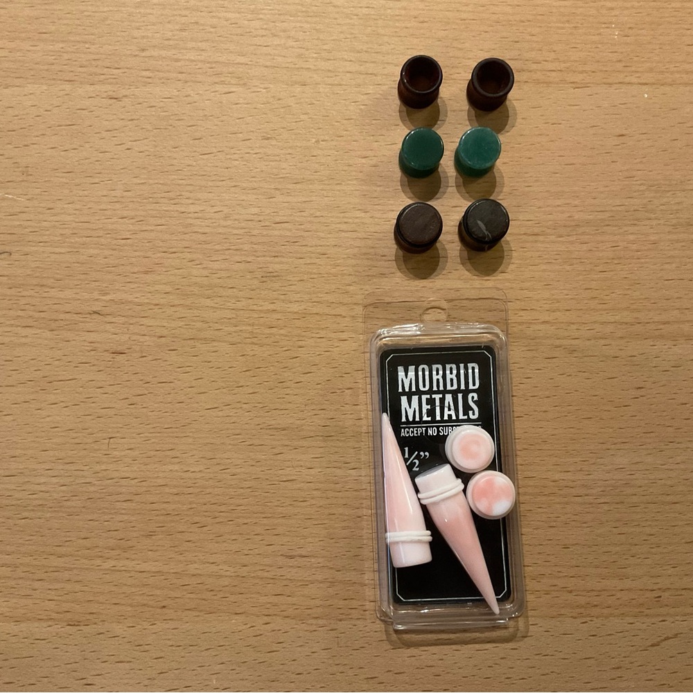1/2” Ear tunnels and plugs gender neutral